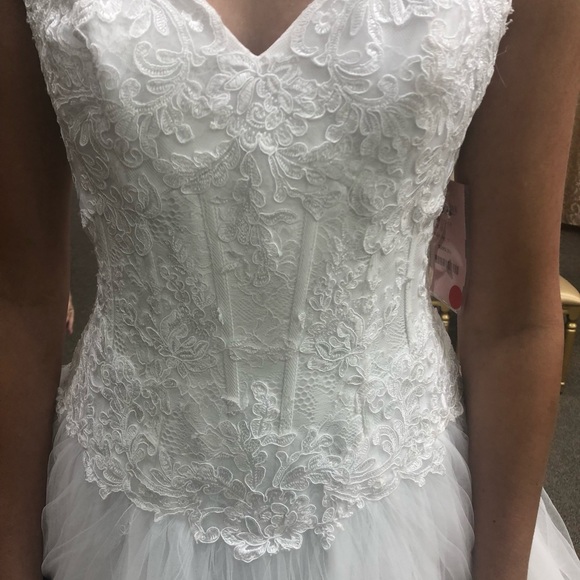 Wedding gown - Picture 5 of 7